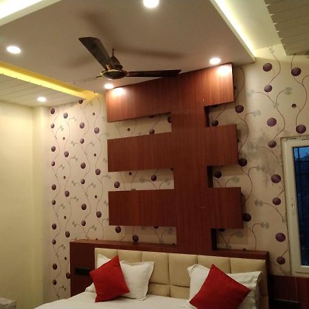 Hotel Delight Deluxe Pipra Dewās Exterior photo
