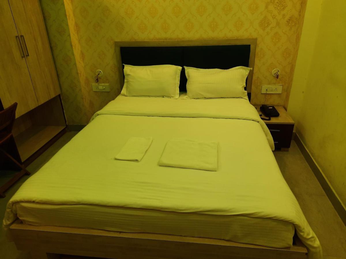 Hotel Delight Deluxe Pipra Dewās Exterior photo