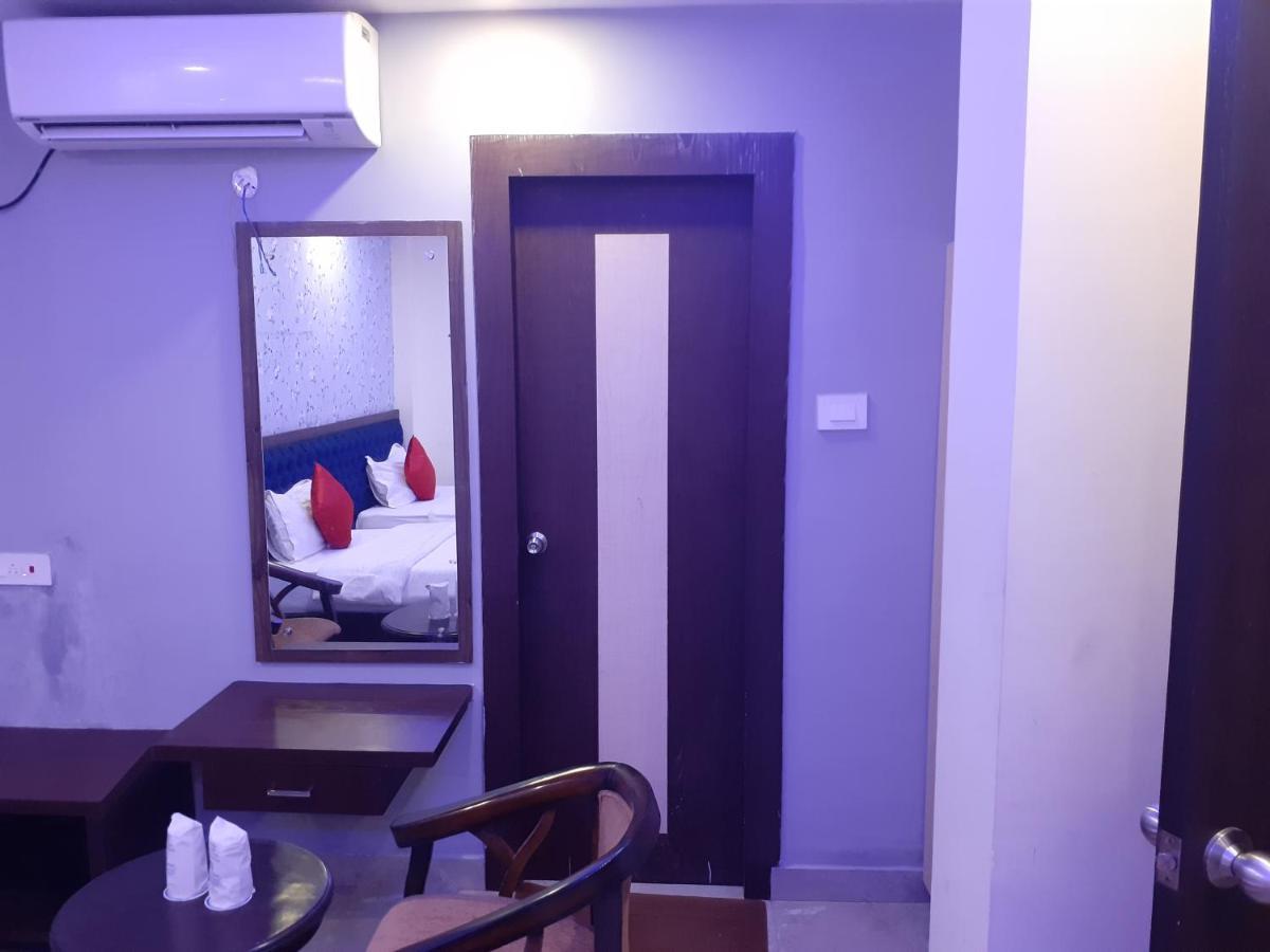 Hotel Delight Deluxe Pipra Dewās Exterior photo